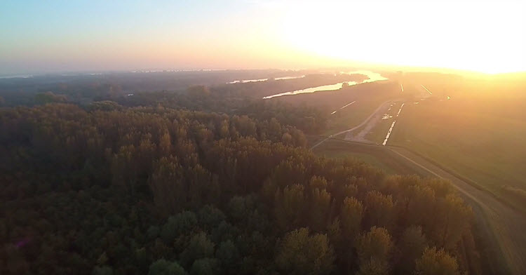 Drone boven Louisa- en Cannemanspolder en De Elzen in Dordrecht
