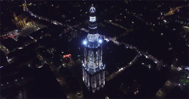 amersfoort-in-de-nacht-onze-lieve-vrouwentoren-drone-foto-video
